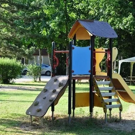 Mobil Animaux Admis - 1 Pers. - Api-1-52-2515 * Saint-Cirq-Lapopie