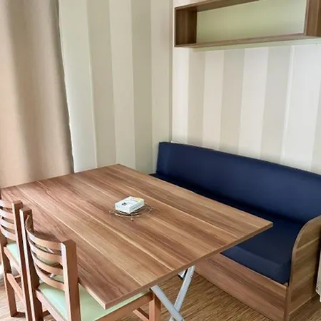 Camping Mobil Animaux Admis - 1 Pers. - Api-1-52-2515 *
